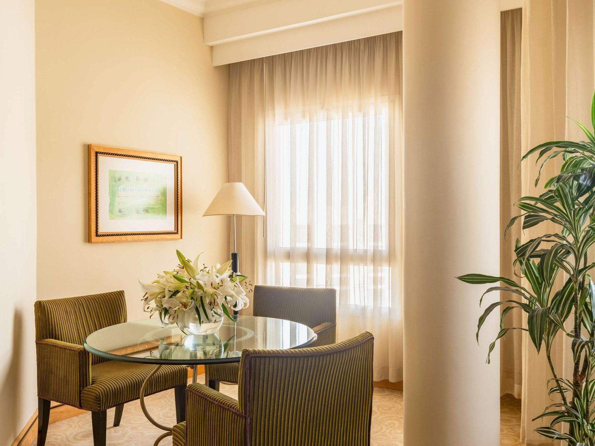 Moevenpick Hotel Doha Exterior foto